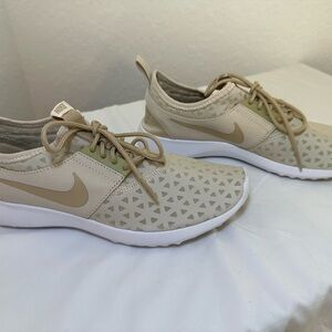 Nike Women's Tan Sneakers